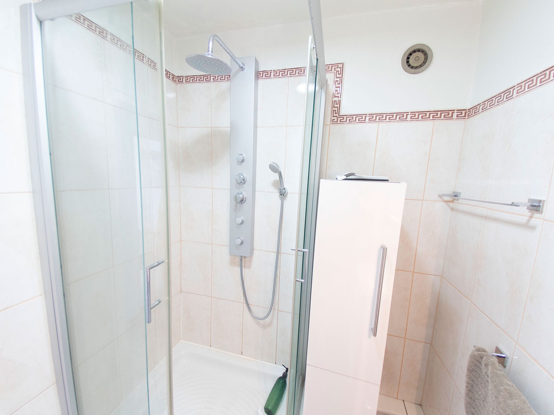 Bathroom 00
